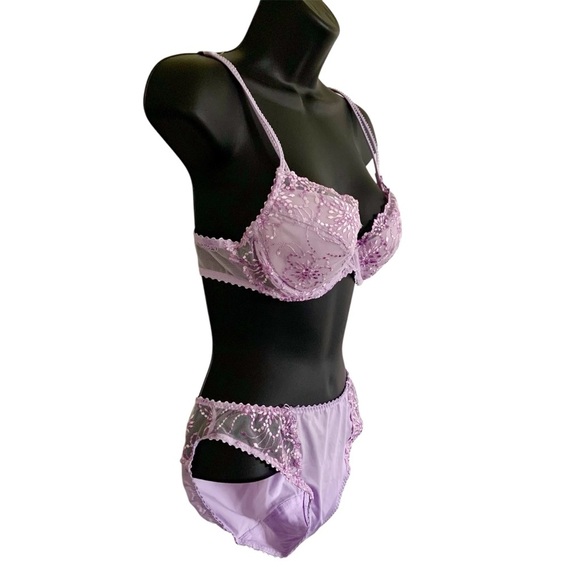 Marie Jo lilac lace bra and panty set - Picture 10 of 12